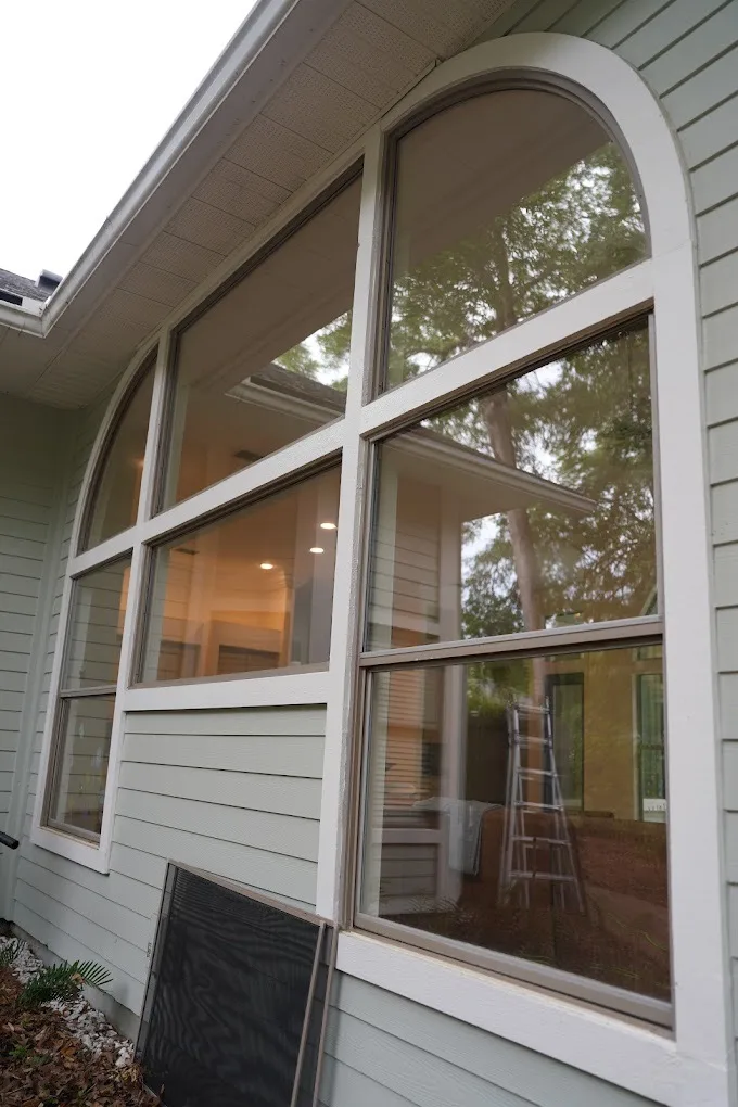 Spotless arched picture windows after a Clarity pure water cleaning